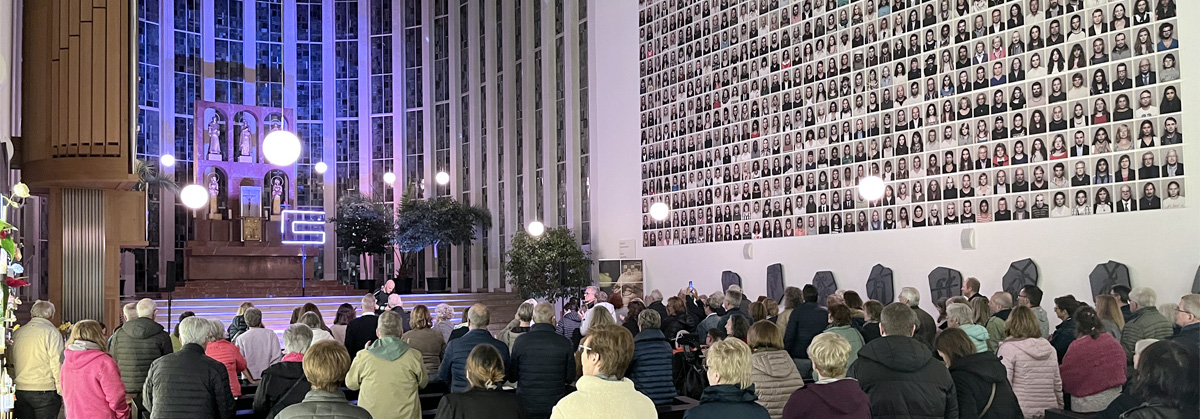Tanzendes Publikum beim Rob Sure Konzert